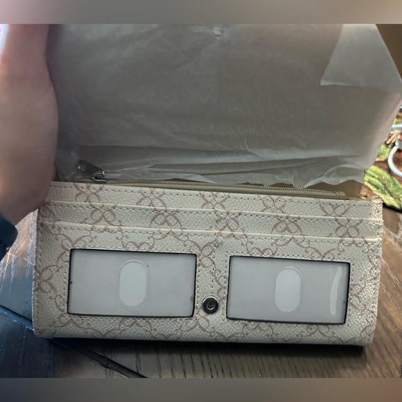 Nine West wallet cream with pink bow - Picture 2 of 4